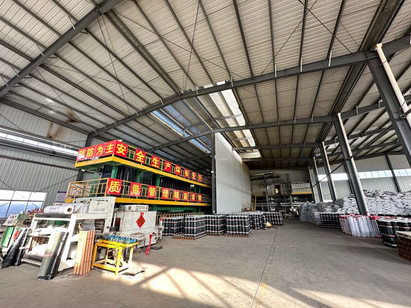 Weifang Zhongyuan Waterproof Material Co., Ltd. производственная линия производителя